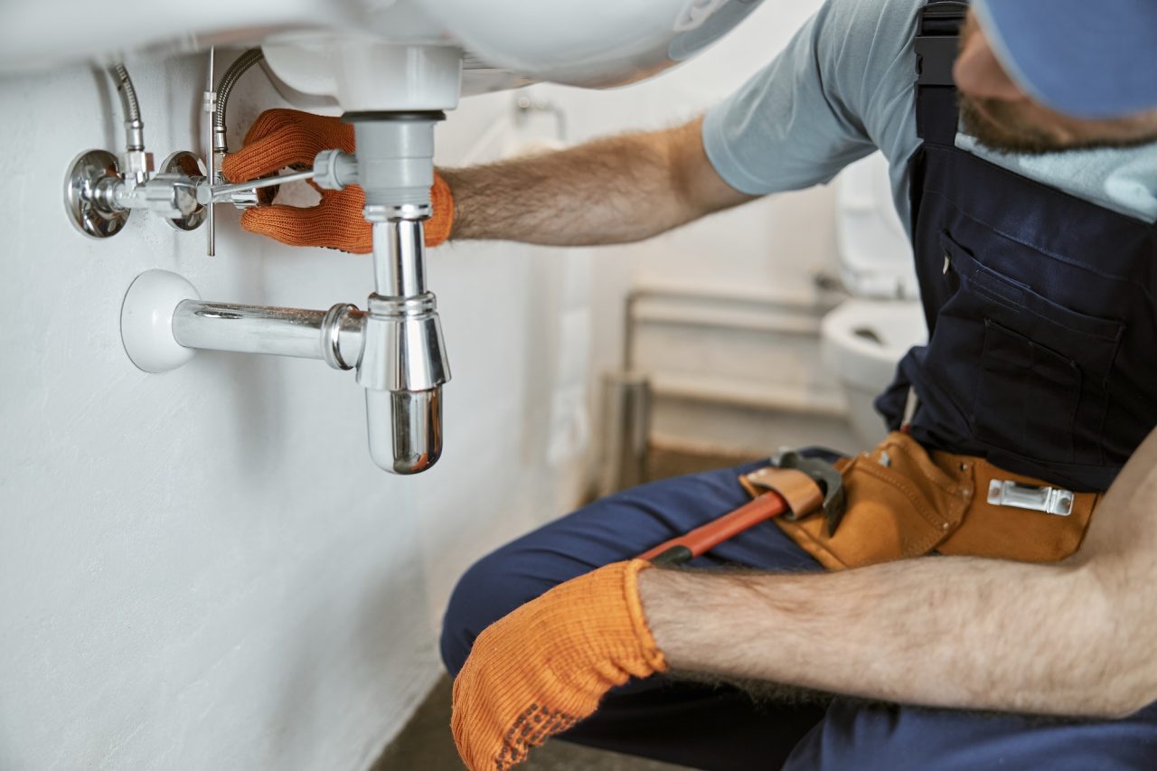 Plumber using leak detection equipment in Astoria, NY<br>
